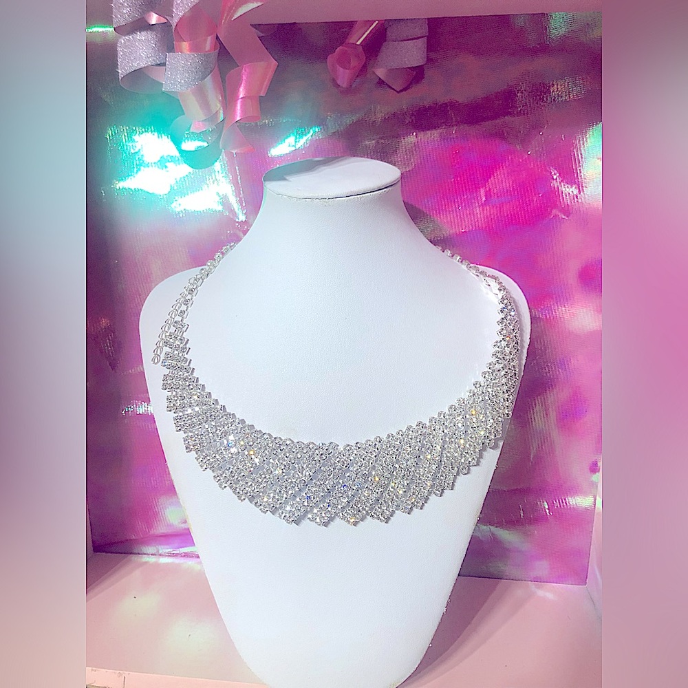 Stoned diamond necklace